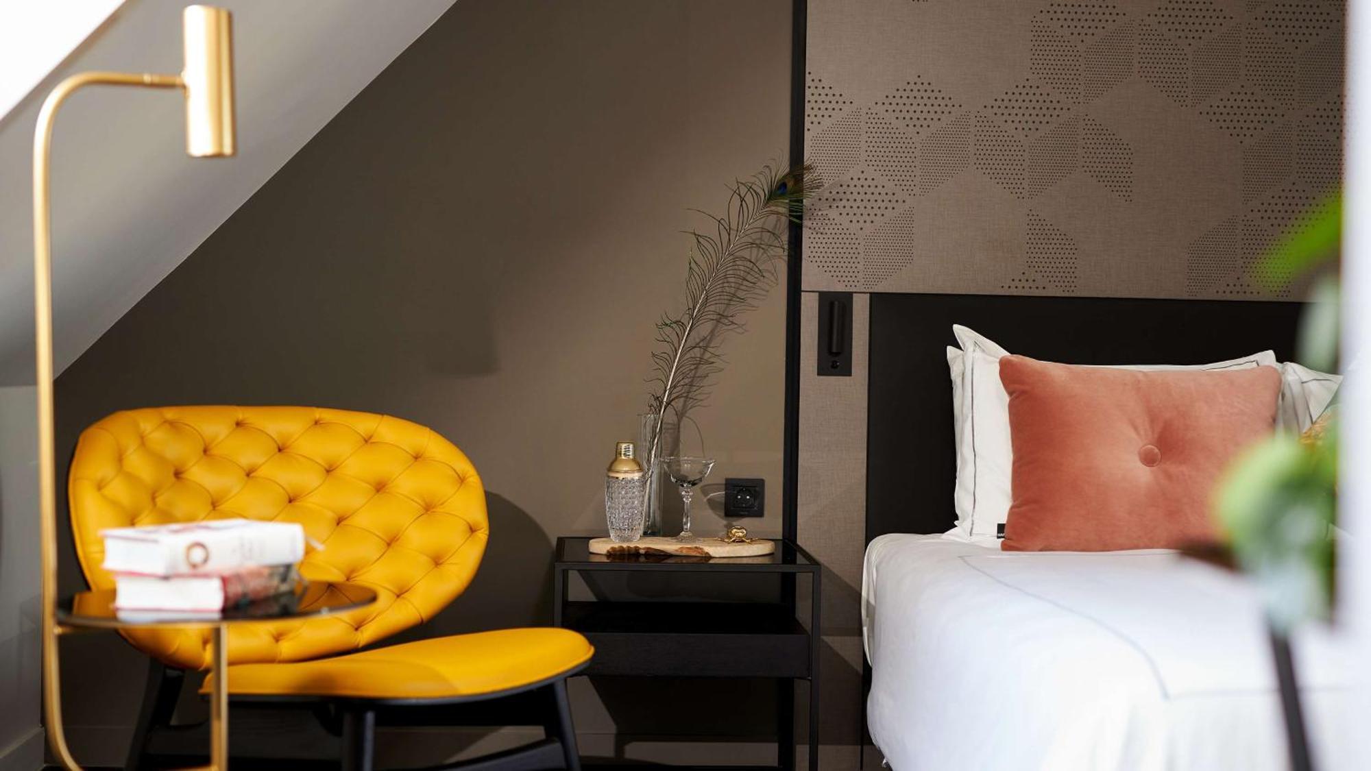 Deluxe King Room with Garden View
